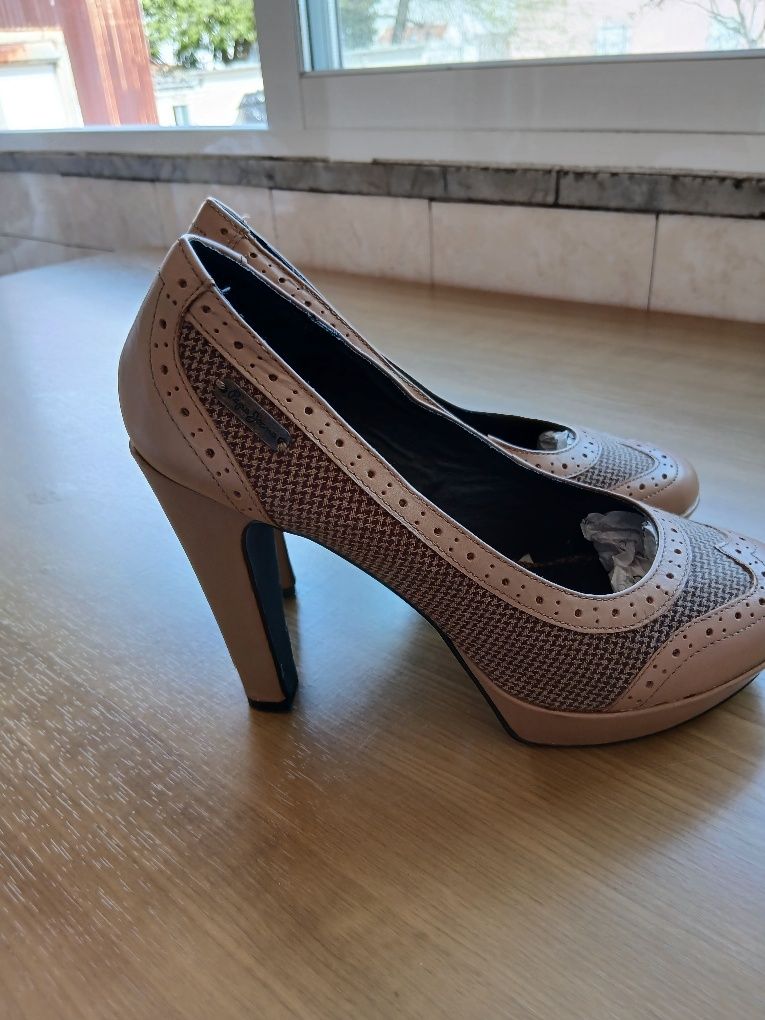 Sapatos mulher usados