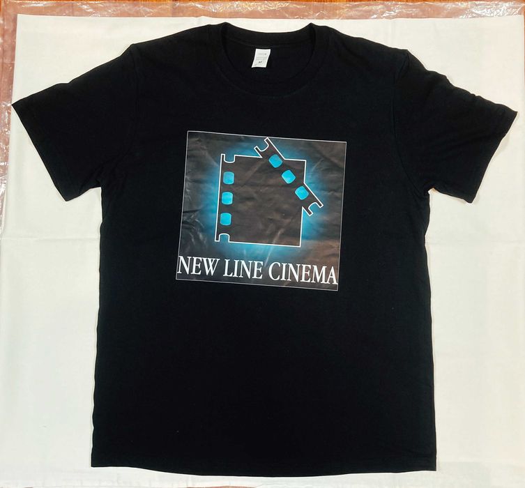 Футболка с логотипом New Line Cinema / размір М / колір чорний