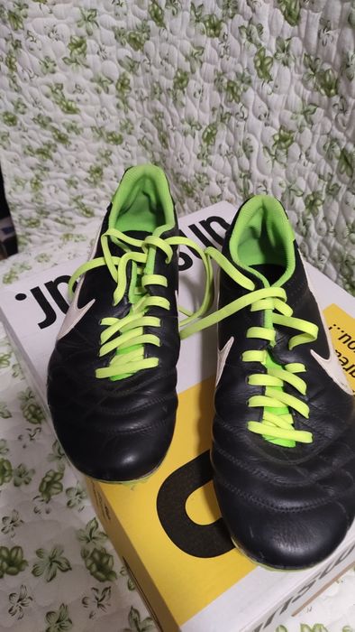 Buty do piłki nożnej 42