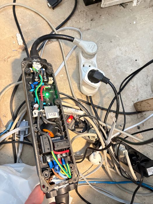 Подовжувач елект 1 гніздо із заземл 16А 3.5 кВт 15 м, підх для ел моб.