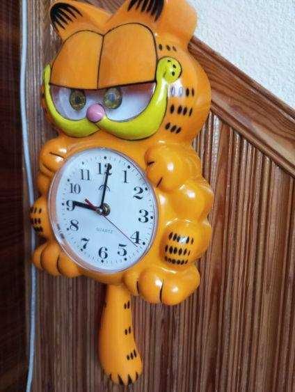 Sprzedam zegar w kształcie "Garfielda"