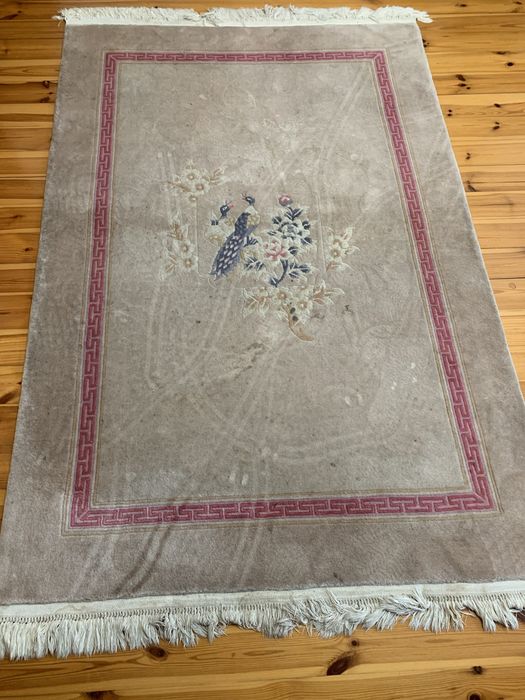 Chodnik. Dywan shaggy jasny z pawiami i brazowy jednolity