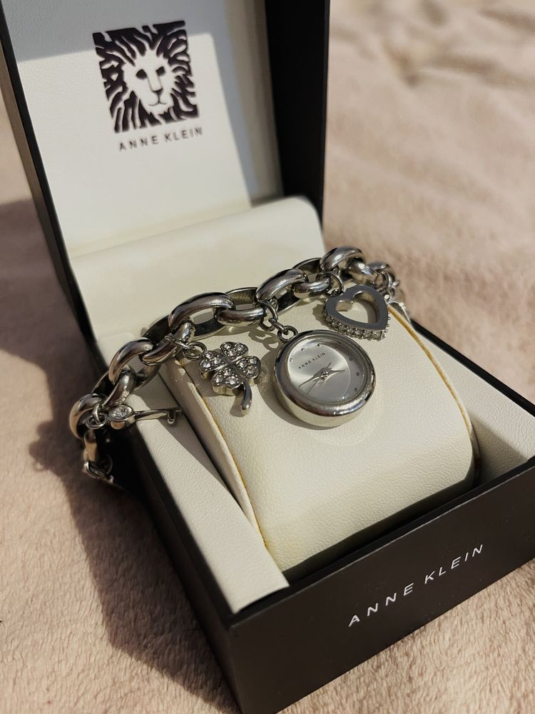 Srebrny zegarek bransoletka charms Anne Klein