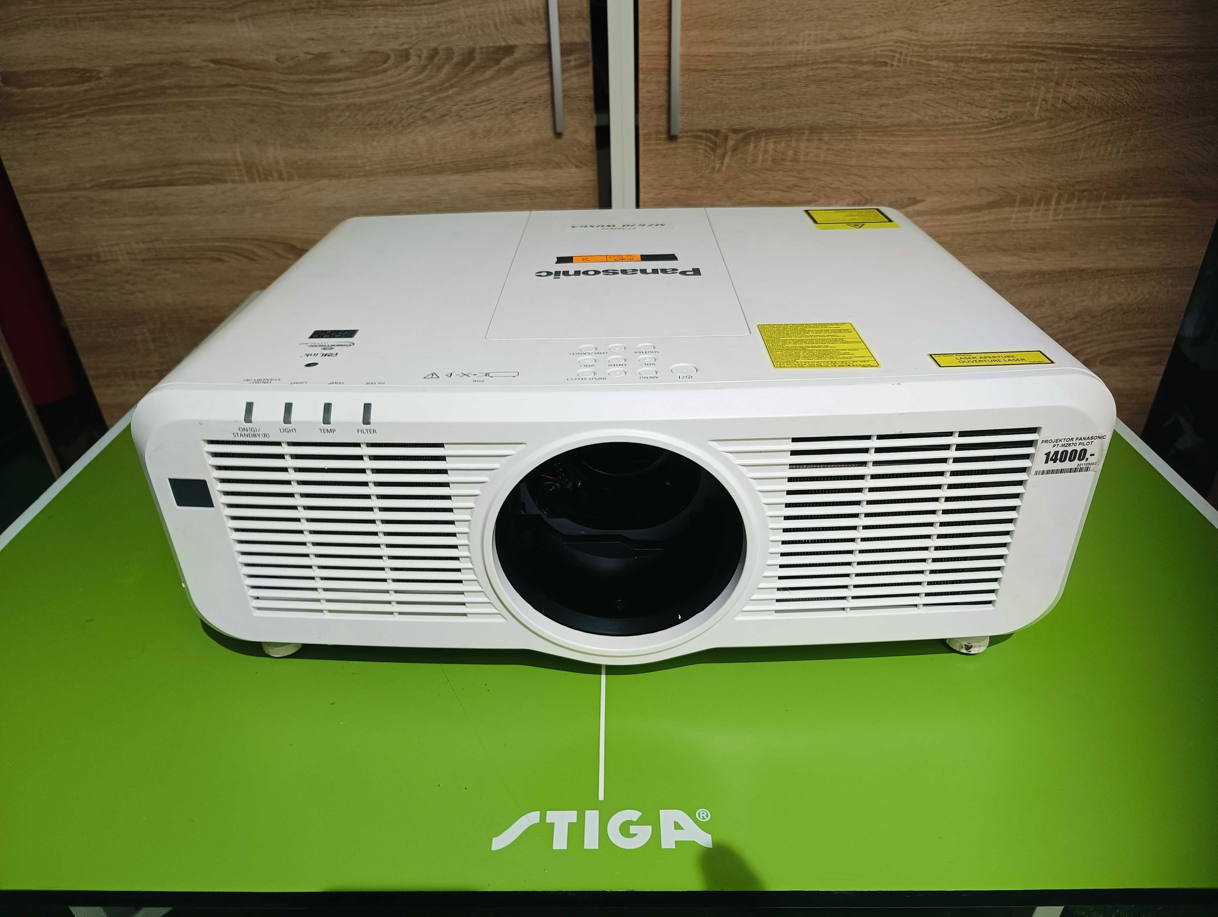 projektor Panasonic PT-MZ670 i Epson EB 1755U + optyka nierozpakowane