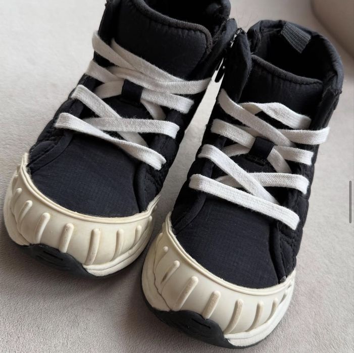 Дитяче взуття Zara