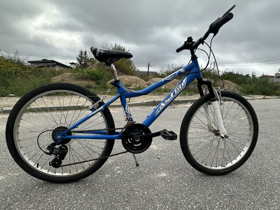 Bicicleta Astro usada, em bom estado