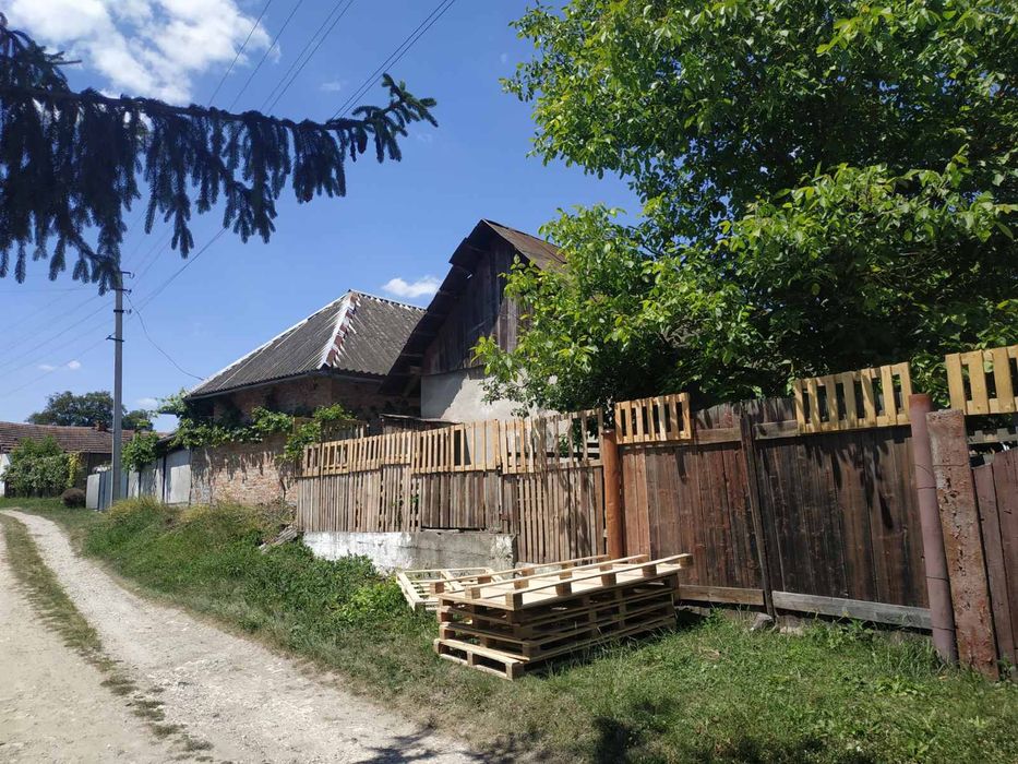 Ділянка з будинком