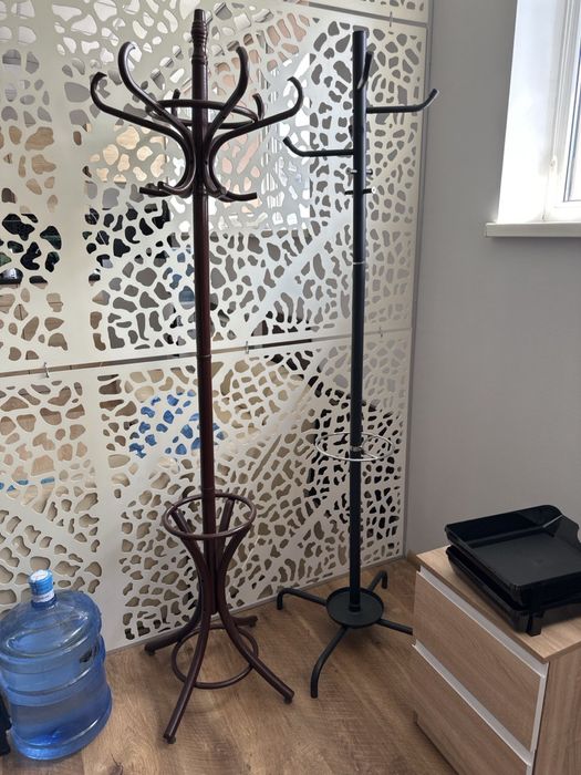 Продається вішалка металева, стан нової