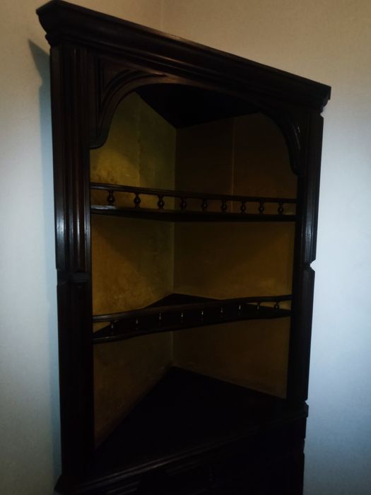 Móvel antigo de canto