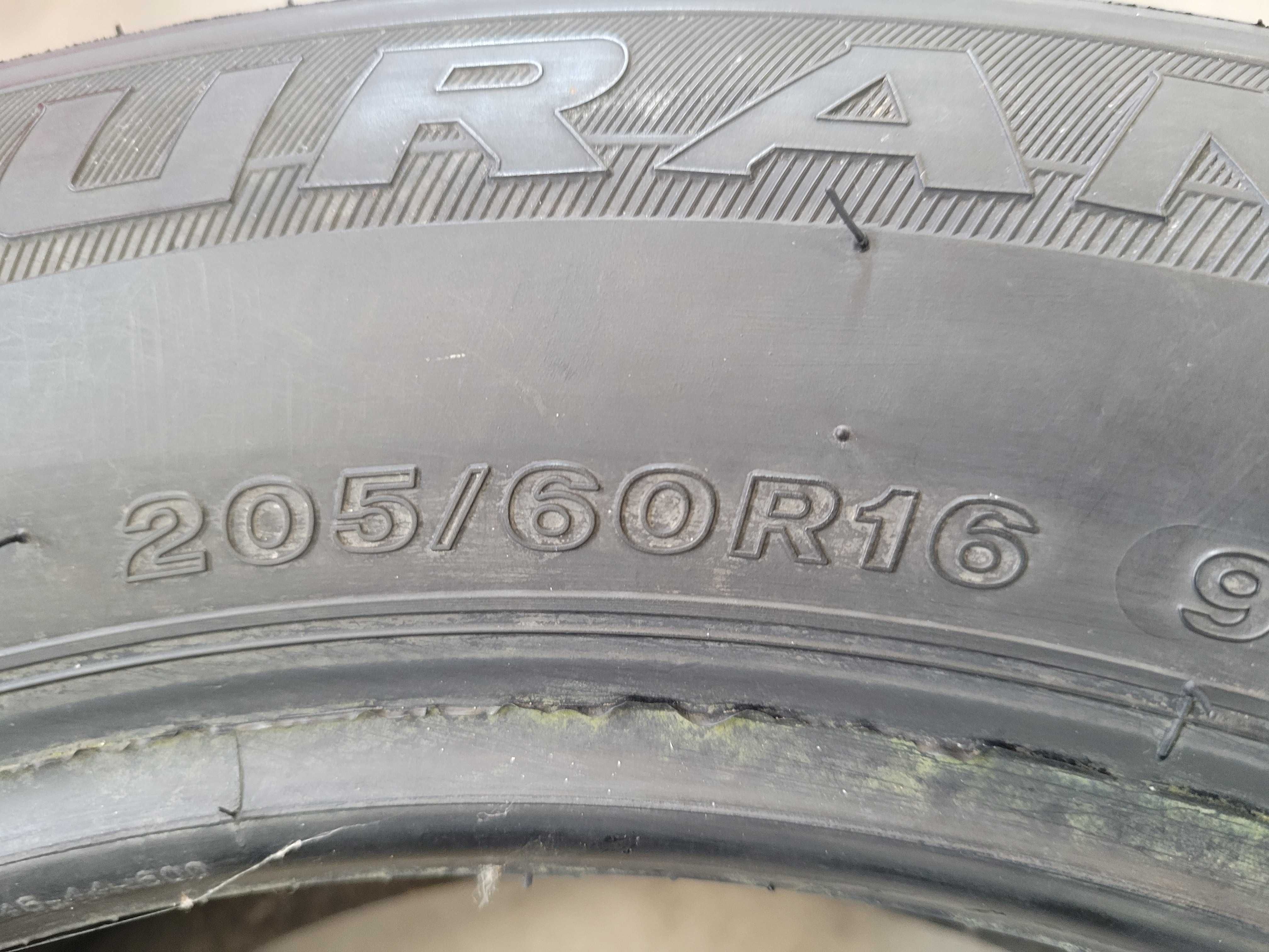 Opona Bridgestone 205/60 R 16