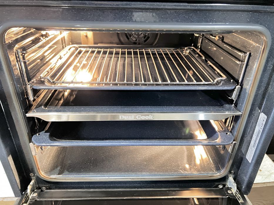 Духовка Samsung з пароваркою DualCook (Малайзія)