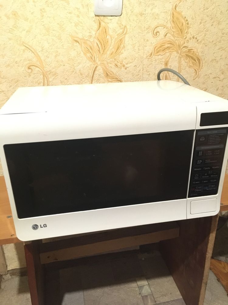 Микроволновка LG MH-6047G