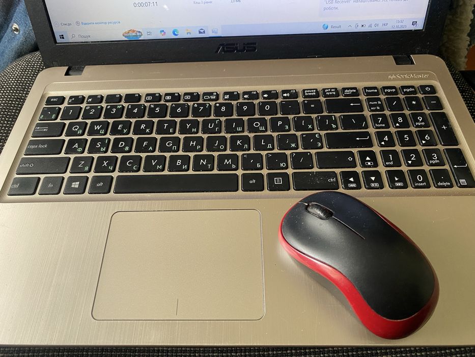 Ноутбук Asus х540lj старенький, без ніяких нюансів