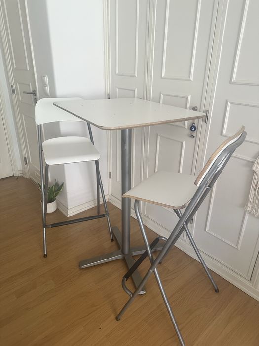 Conjunto 2cadeiras e mesa alta IKEA