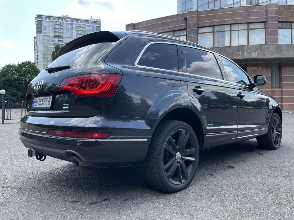 Audi Q7 3.0 TDI Sline Premium Plus в очень хорошем состоянии