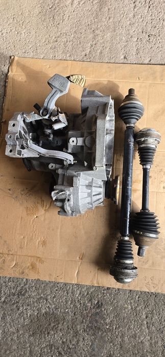 Skrzynia biegów JCS  cadyy touran komplet