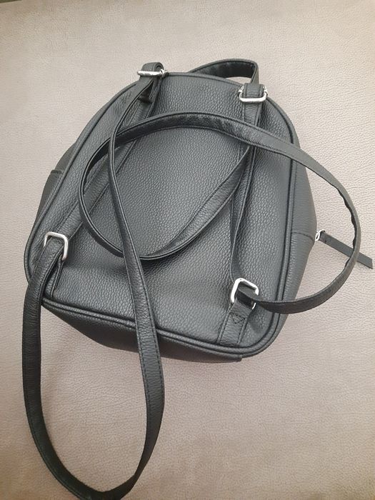 Mochila preta senhora