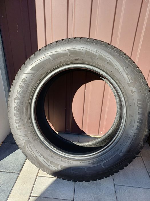 Opony zimowe Goodyear Ultragrip 215/65/16