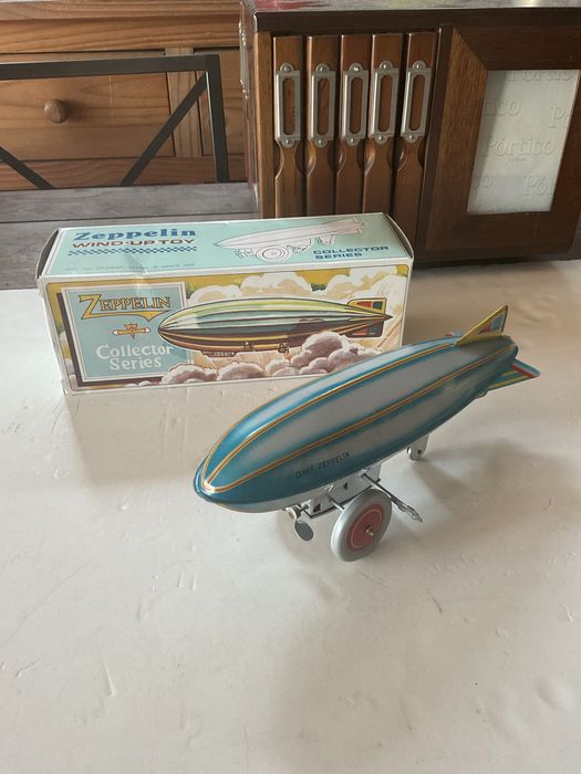Zeppelin de corda vintage