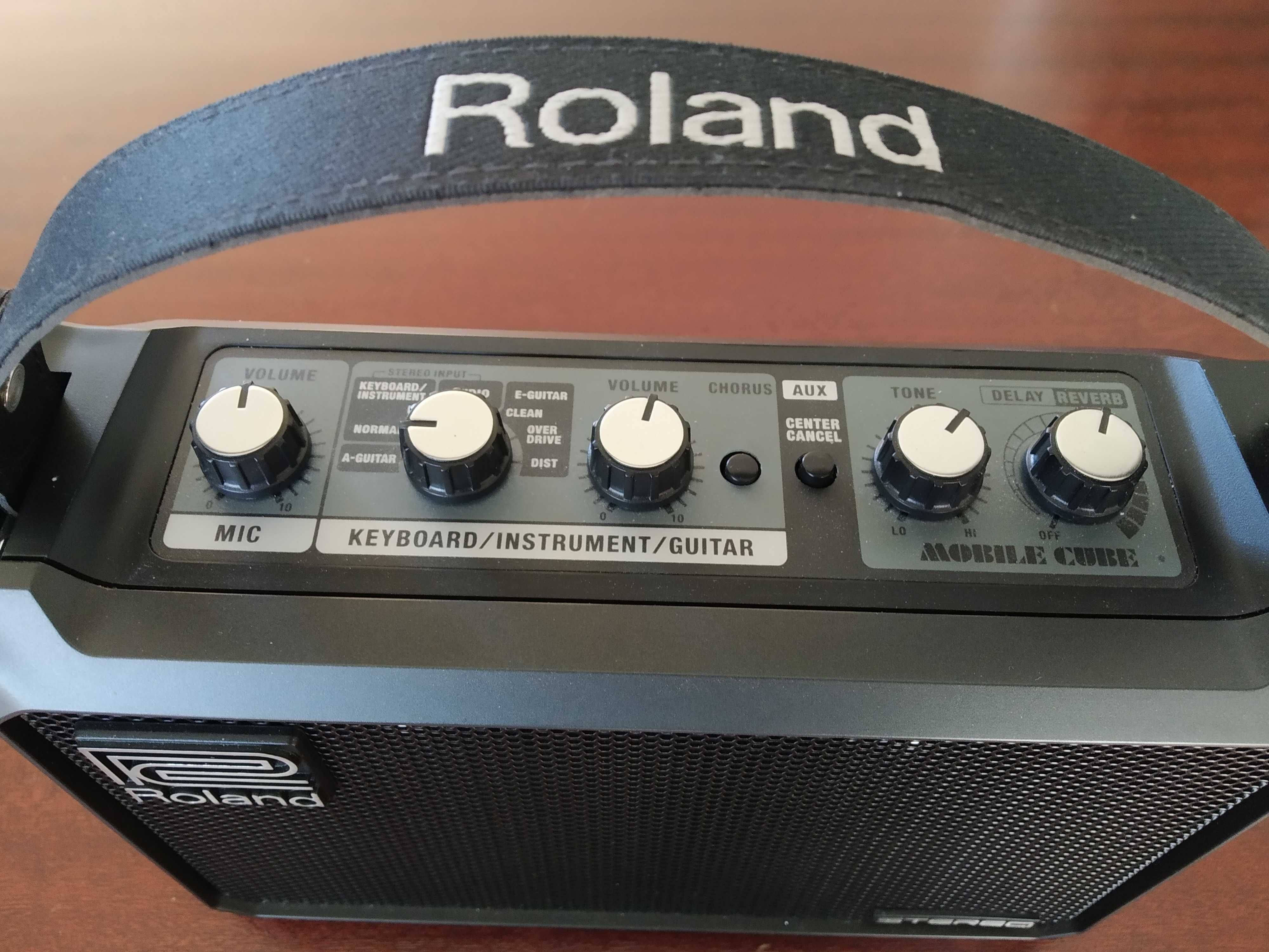 Coluna Roland MOBILE CUBE  Amplificada STEREO + Mixer