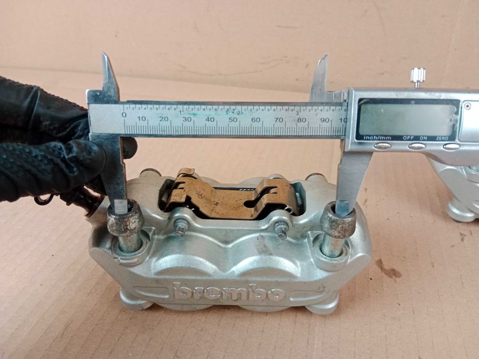 Ducati Monster 696 Zaciski Hamulcowe Przód BREMBO Zacisk Klocki 08-14