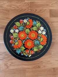 Деревянная тарелка с хохломской росписью