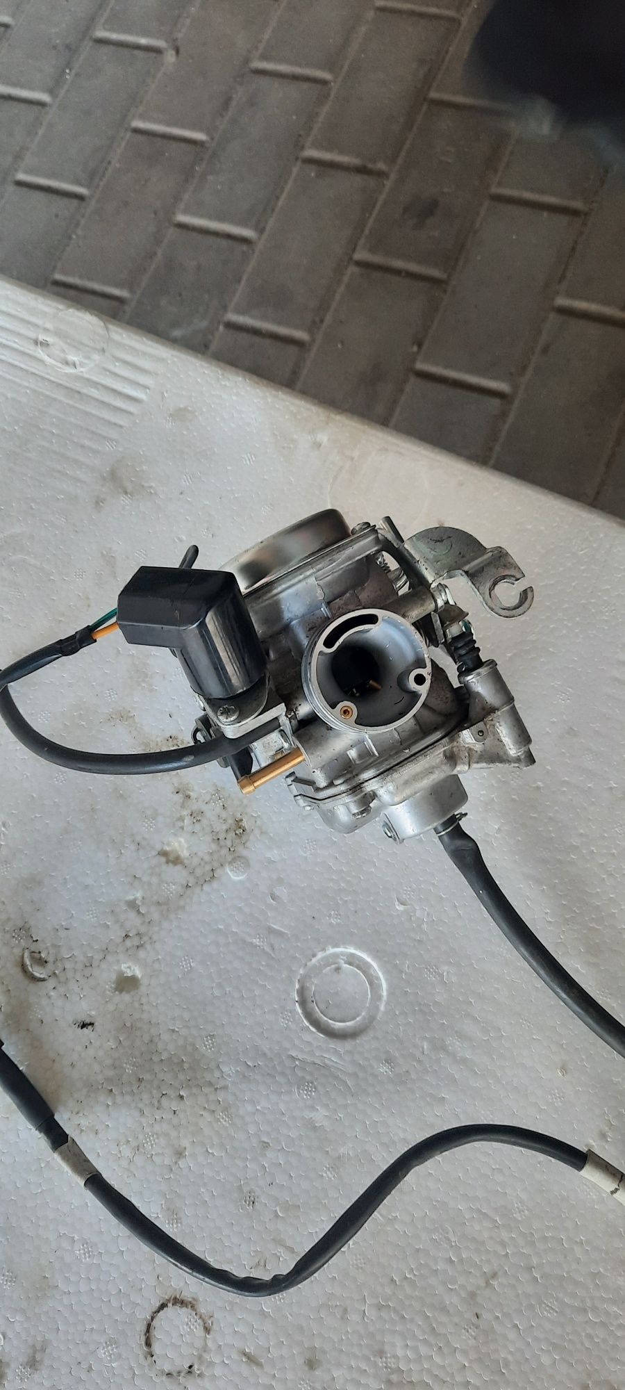 Sprzedam gaźnik elektroniczny 4T 50CCM