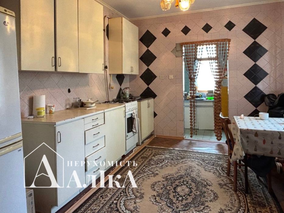 Продам 2-поверховий будинок в хорошій локації