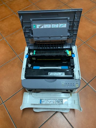 Impressora laser Oki C110 cores