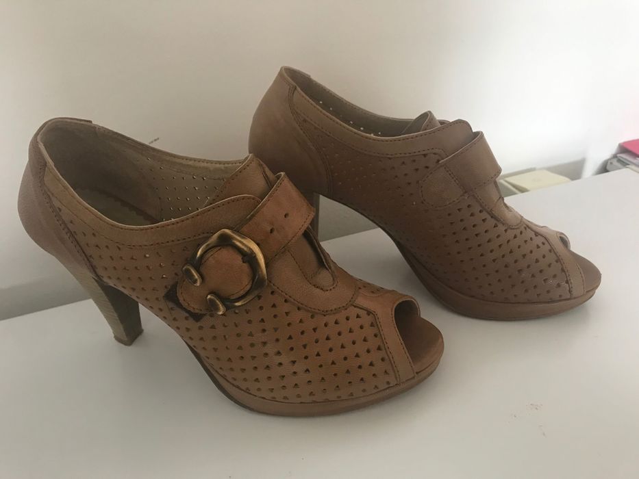 Sapatos Castanhos Camel Nº 37 como NOVOS