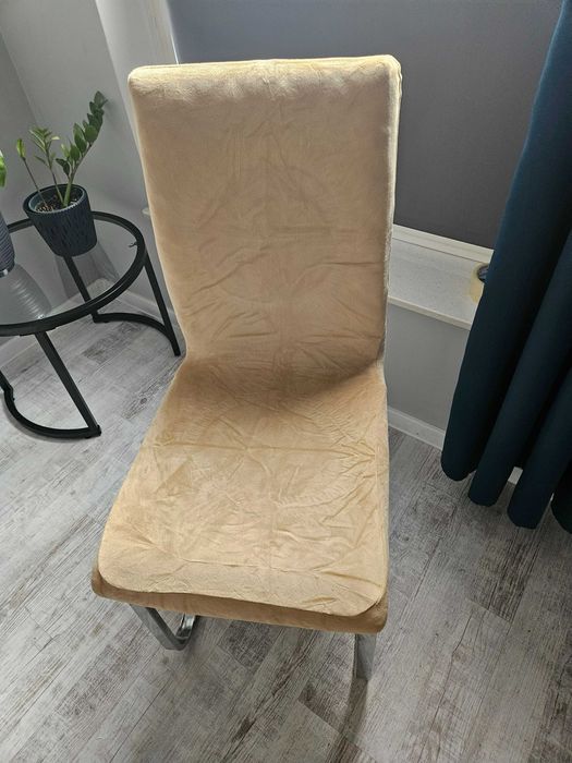 Pokrowce na krzesła miękkie welurowe beżowe 4 sztuki komplet