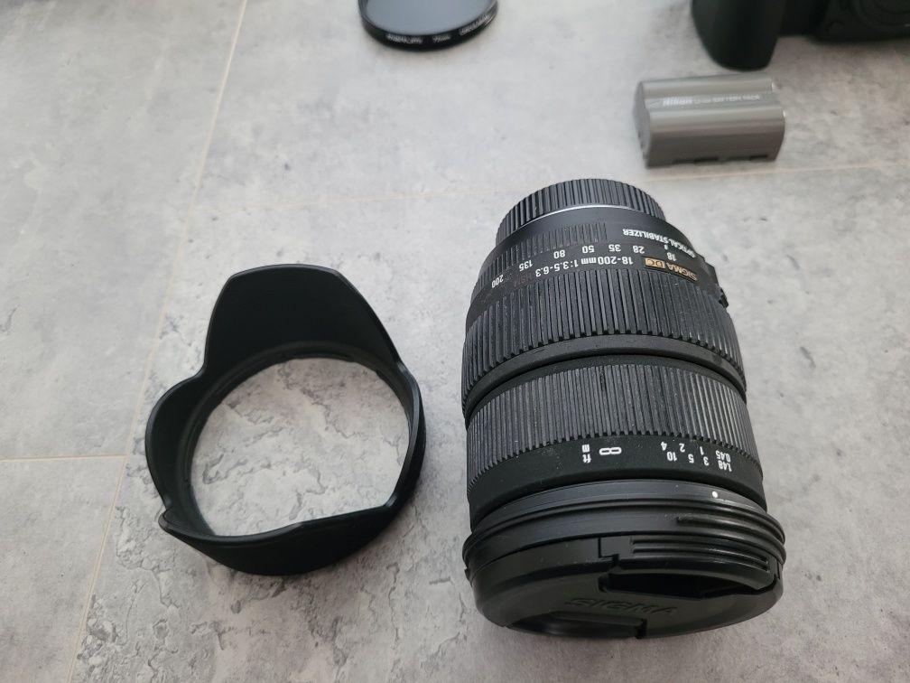 Lustrzanka Nikon d90 plus obiektyw sigma DC 18-200mm