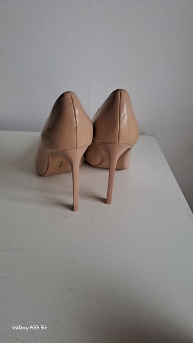 Sapato alto beje