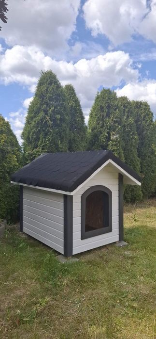 Piękna elegancka buda dla psa