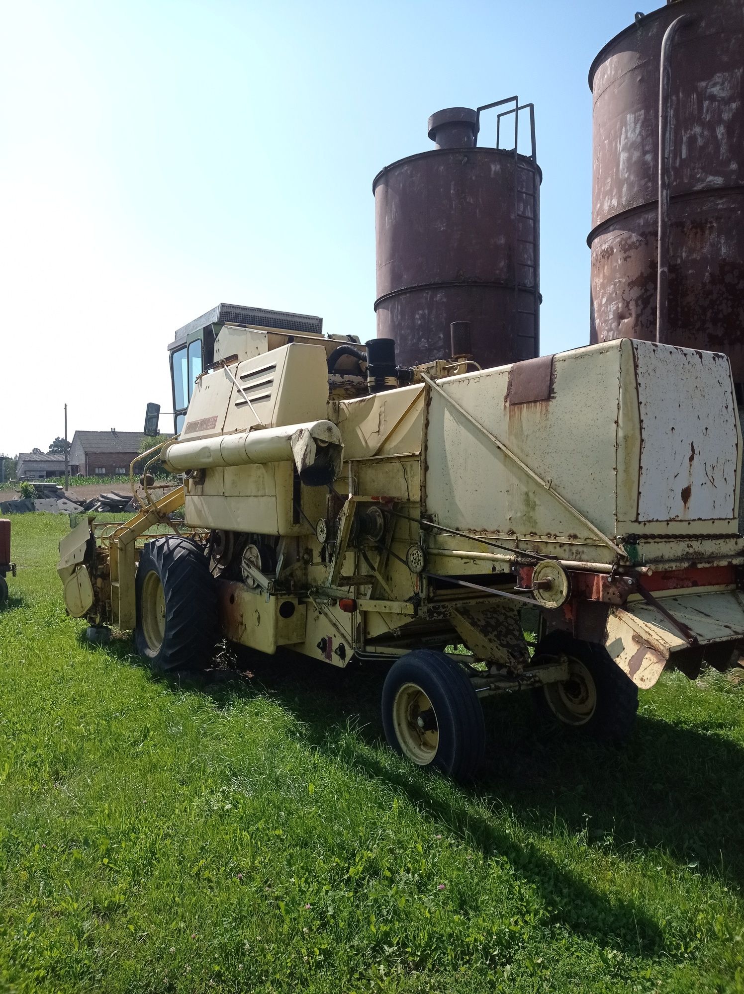 Na części kombajn New Holland m135