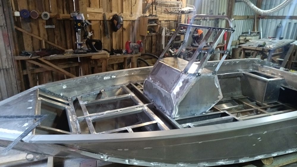 Продам моторний човен