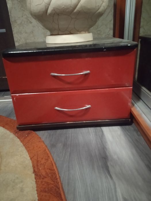 Тумби при кроватні