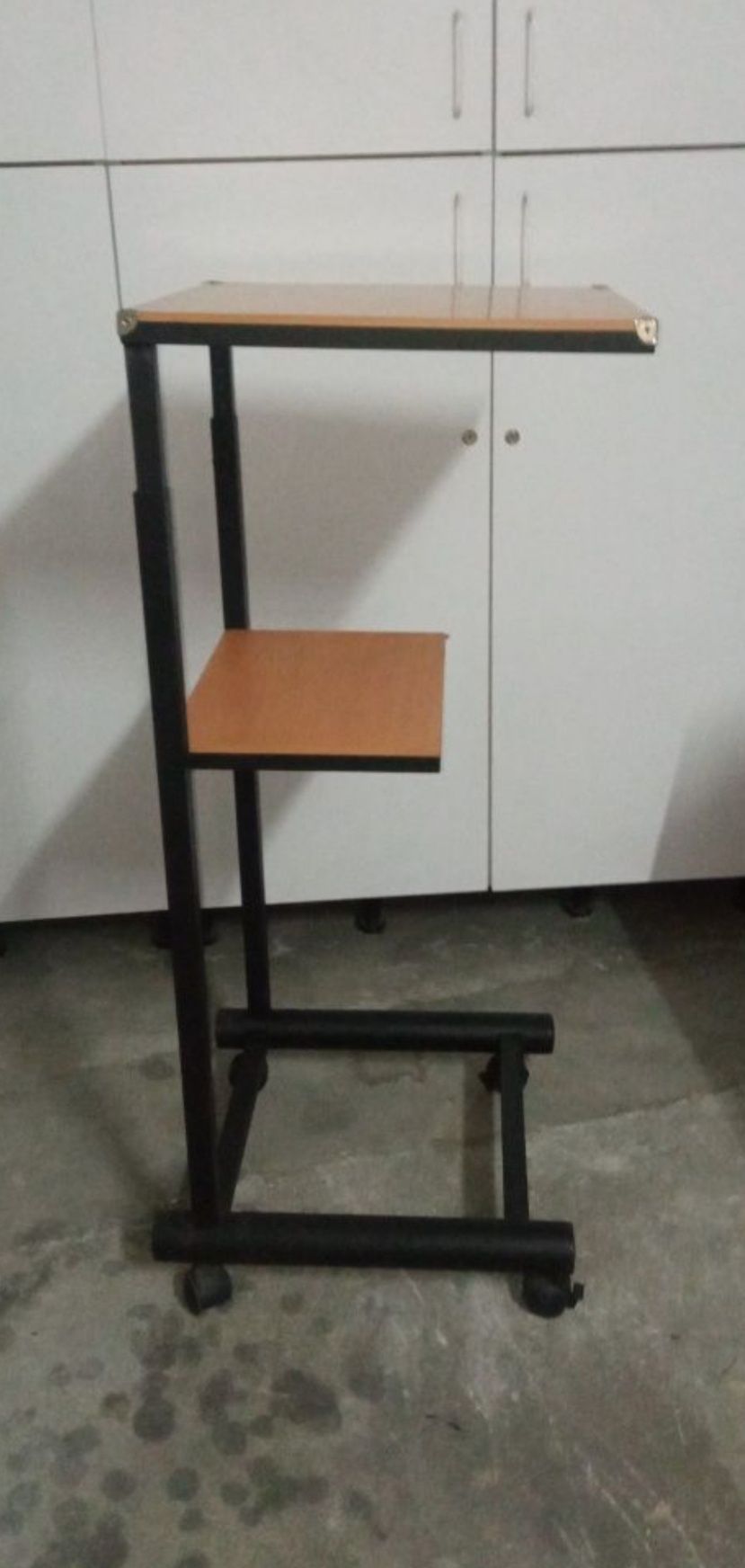 Carro metálico c/ rodízios Multifuncional