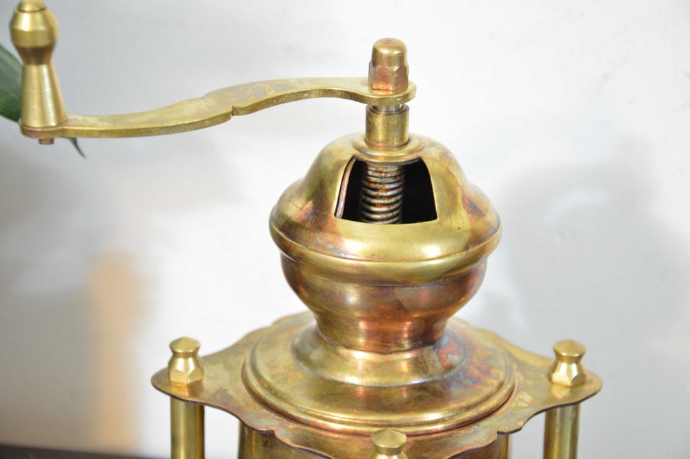 mosiężny ręczny MŁYNEK do kawy b. stary