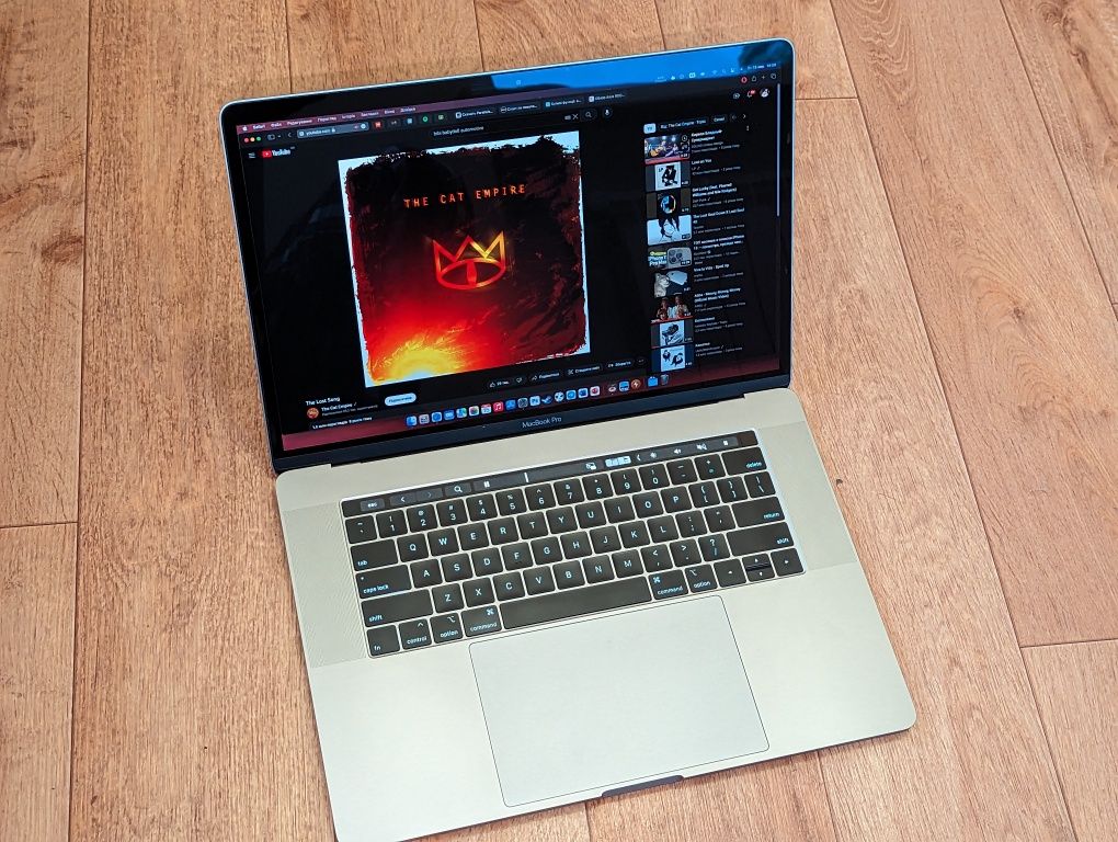 MacBook Pro 15 (2018) 16/512 560x 4gb повний комплект