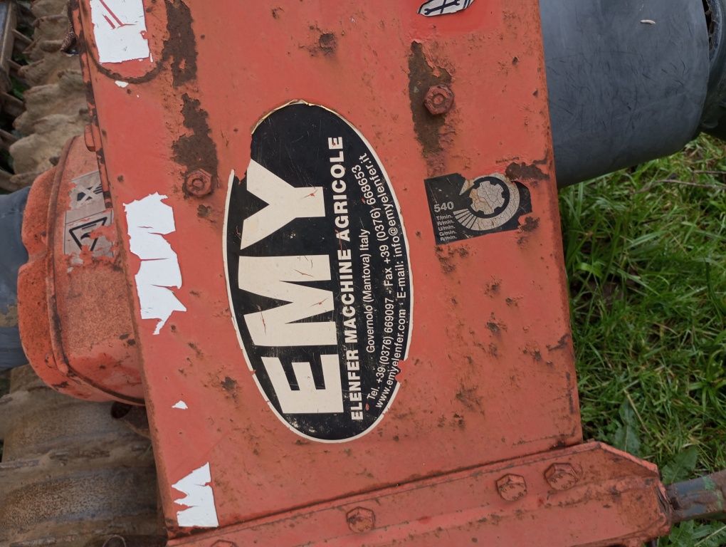 Roto frese com semeador de erva
