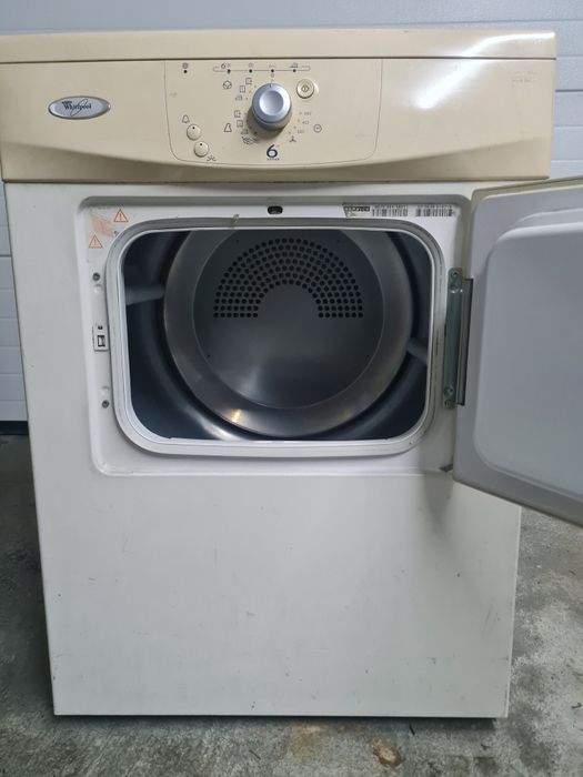 Máquina de secar roupa whirlpool