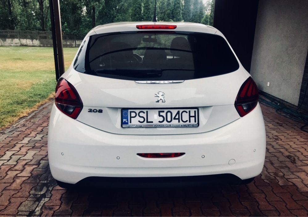 Peugeot 208 polski salon