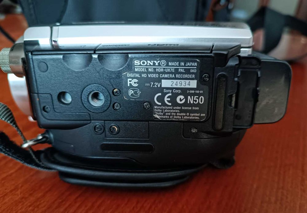 Видеокамера Sony HDR-UX7E