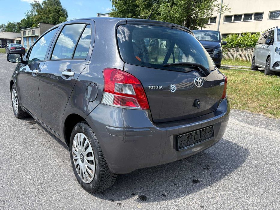 Toyota Yaris. Bardzo ładna Toyota Yaris , 5-d, klima, hak, super stan
