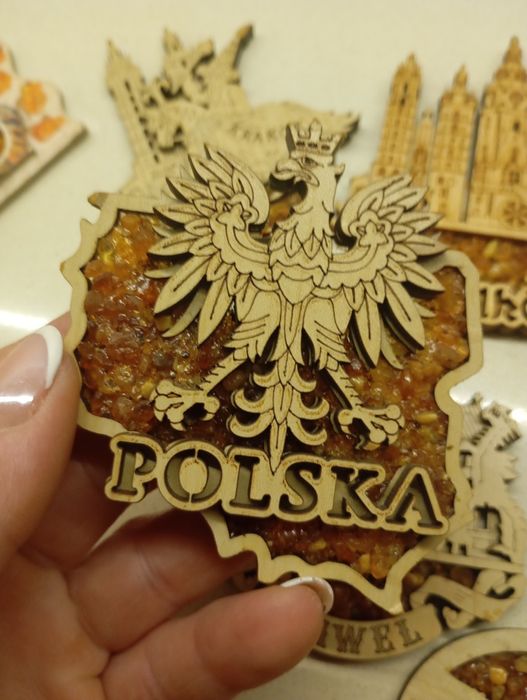 Różne magnesy na lodówkę