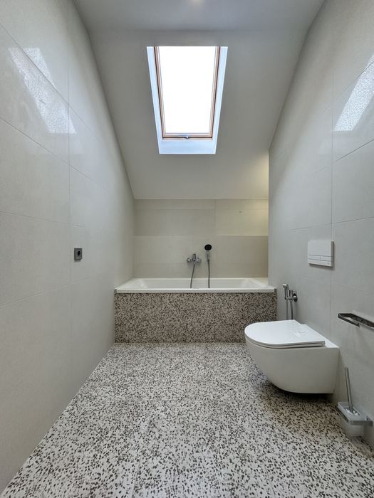 Будинок в закритому котеджному містечку з шикарним новим ремонтом