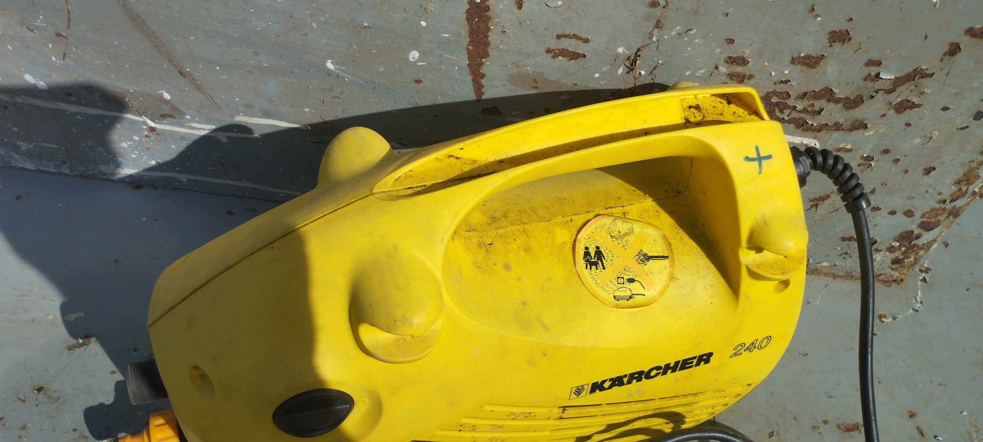 Мийка високого тиску Karcher 205 240