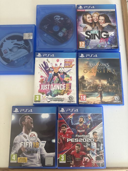PlayStation 4 Slim 1TB + 2 comandos + 2 PS Move + 7 jogos