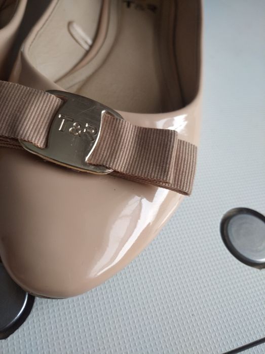 firmowe lakierki baleriny